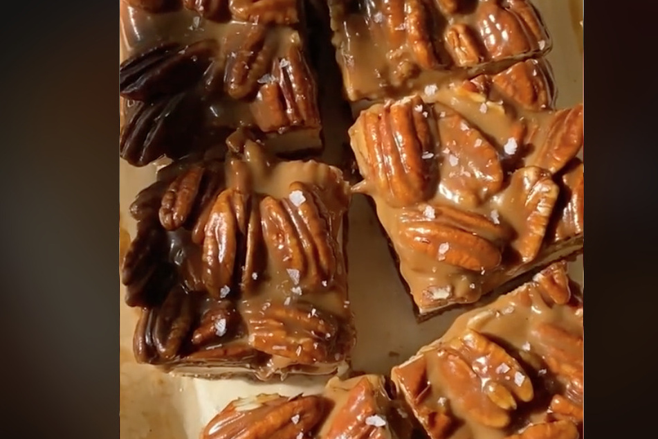 A gluten-free dessert that can also give everyone a sweet hangover! TikToker @butternutbakery's delicious cream cheese bars are a sure win for the holidays.