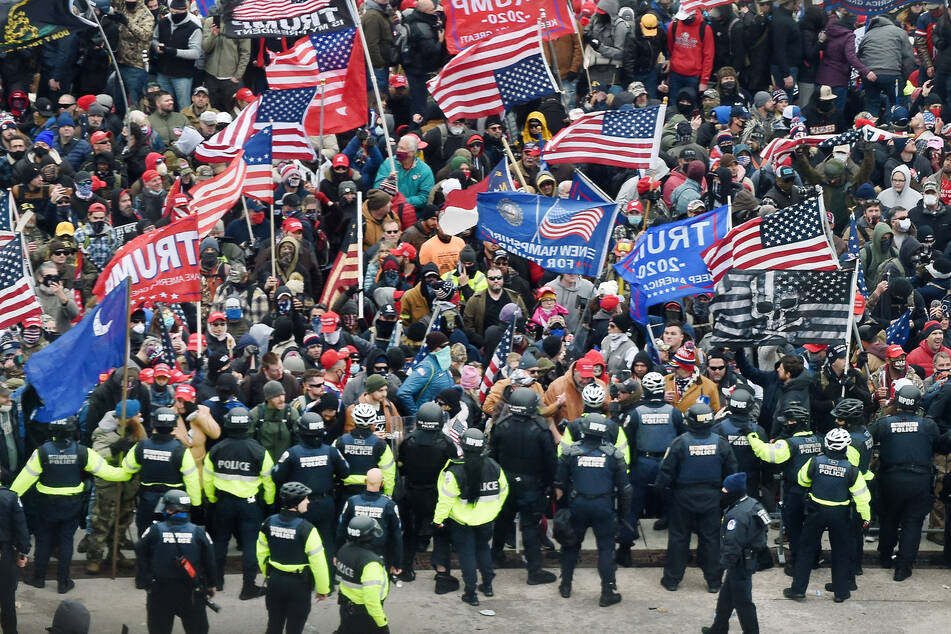 January 6 rioter who dragged cop into mob gets long prison sentence