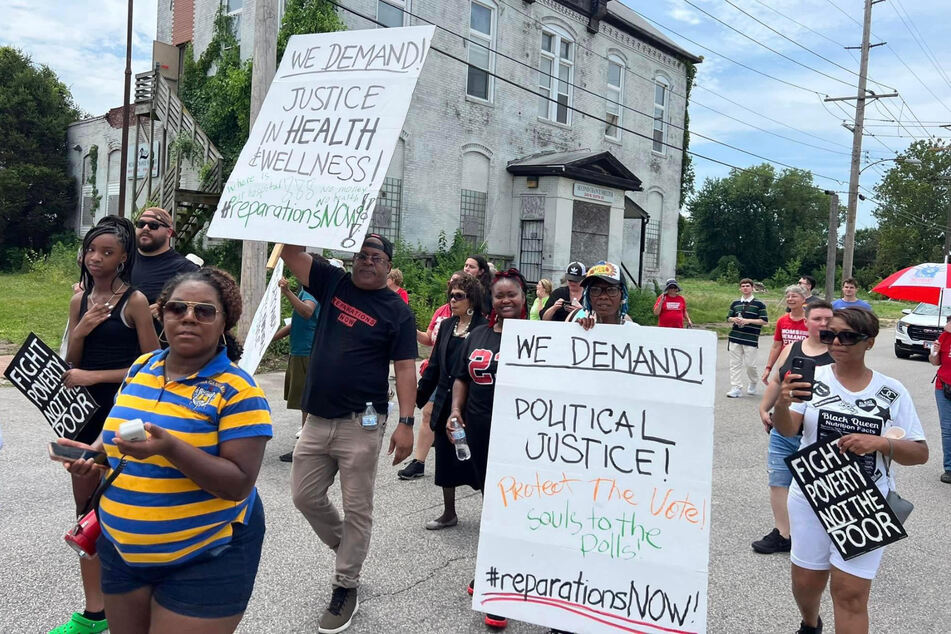 East St. Louis community groups will form a committee to discuss reparations for the 1917 race massacre.