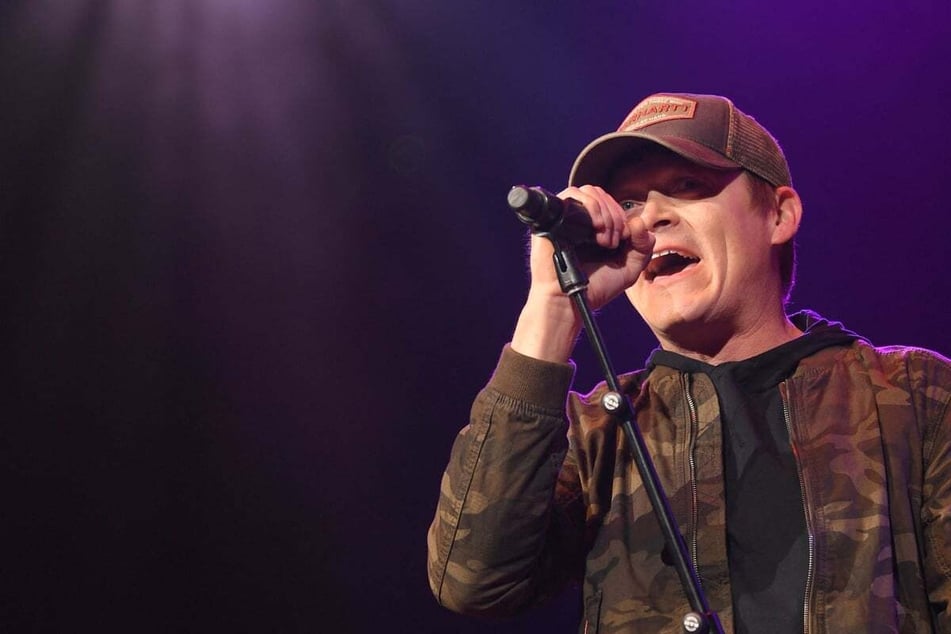 Fans mourn after 3 Doors Down frontman Brad Arnold tragically dies