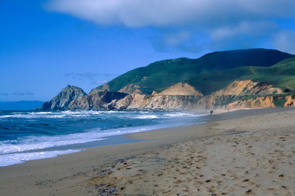 California man swept into sea by powerful waves feared dead