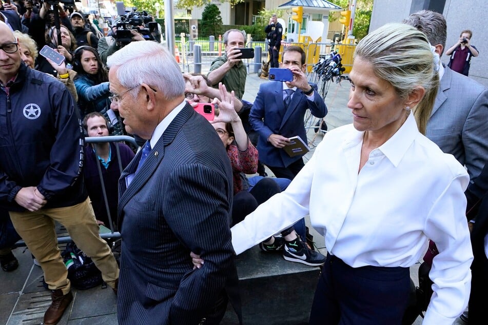 Nadine Arslanian Menendez (r.), the wife of Senator Bob Menendez (l.), reportedly received a new car as a bribe after she destroyed her last one in a crash that killed a pedestrian in 2018.
