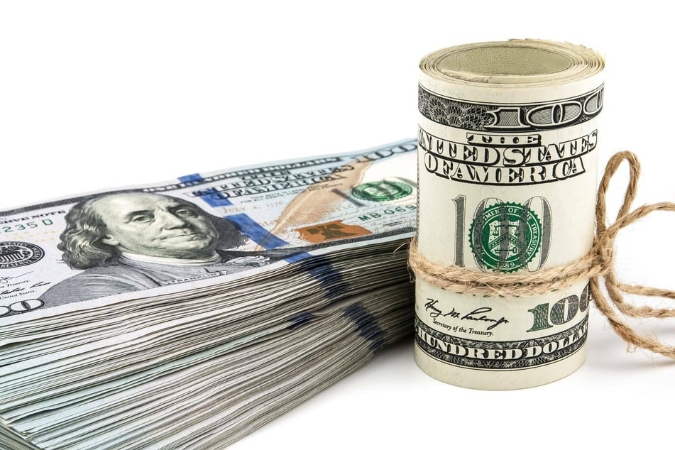 Nurse working in Covid-19 unit wins $1 million in lottery!