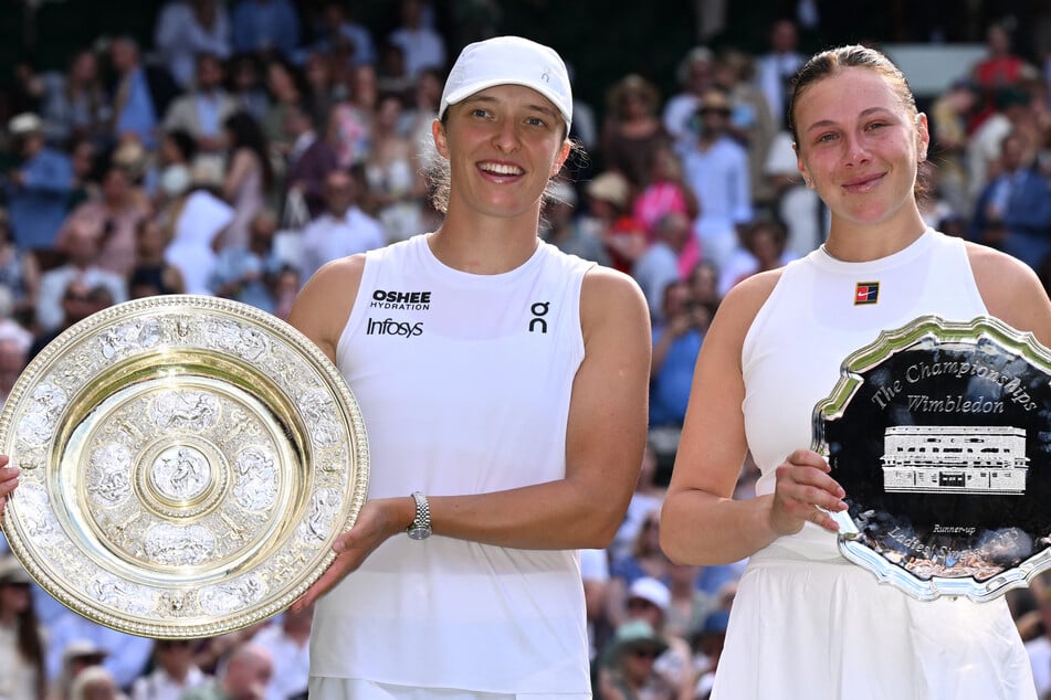 Wimbledon: US star Anisimova crashes out as Swiatek wins in championship shutout