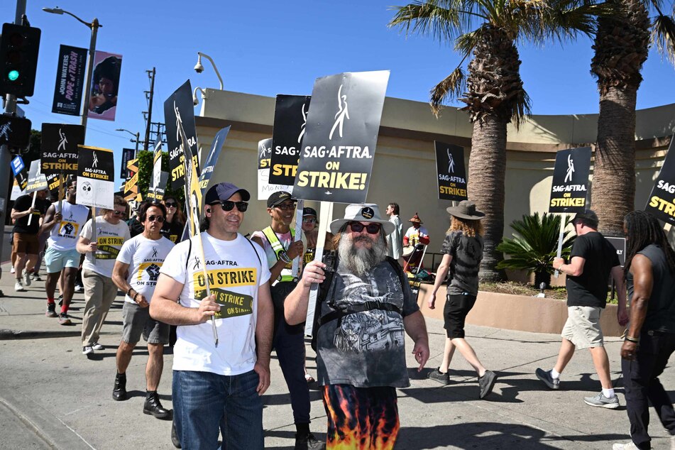 Actors Jack Black (front r.) and Juan Rodriguez (front l.) joined SAG-AFTRA members on a picket line outside Paramount Studios in LA on Wednesday.