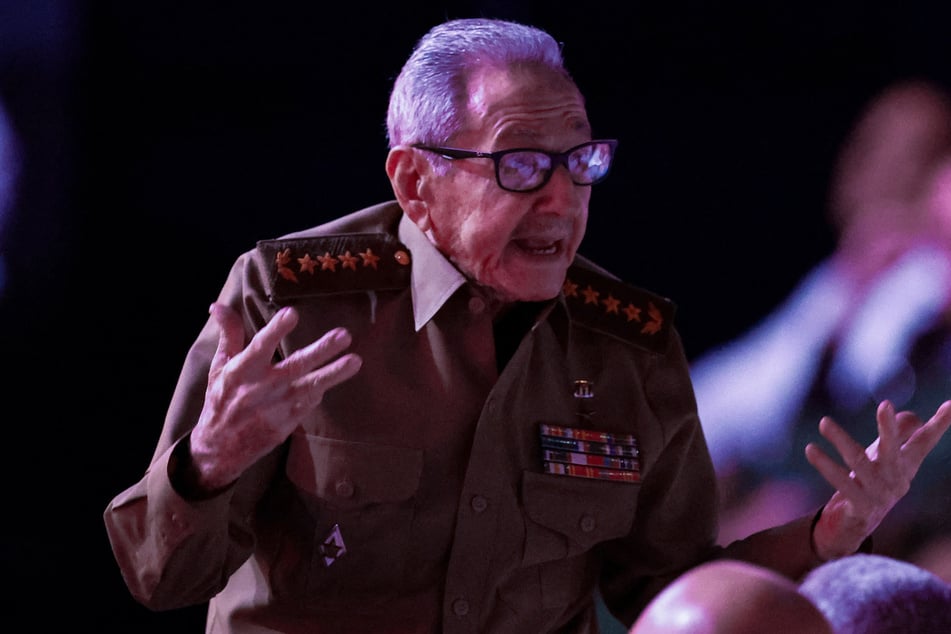 95-year-old Raúl Castro received a standing ovation as he made a rare public appearance at an event marking his brother's 100th birthday.