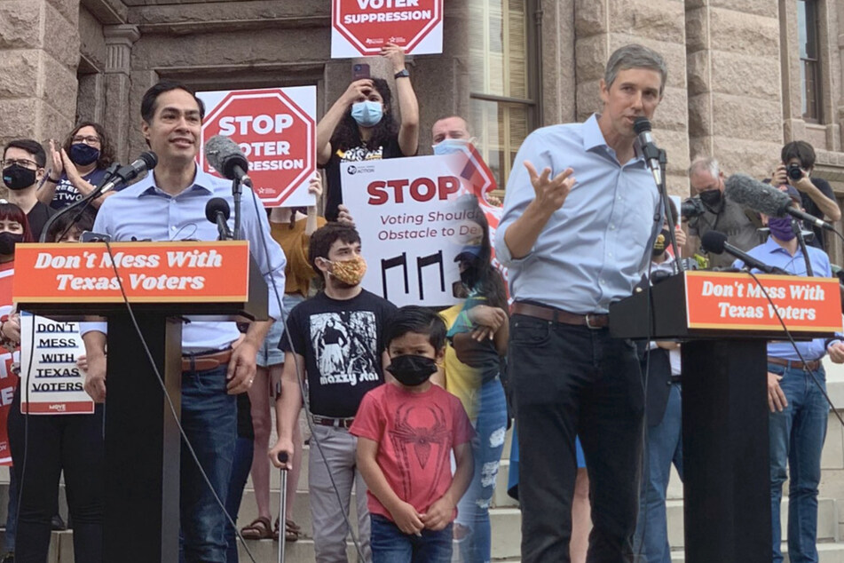 Beto O'Rourke and Julián Castro warn Republican reps: "Don't Mess with Texas Voters"