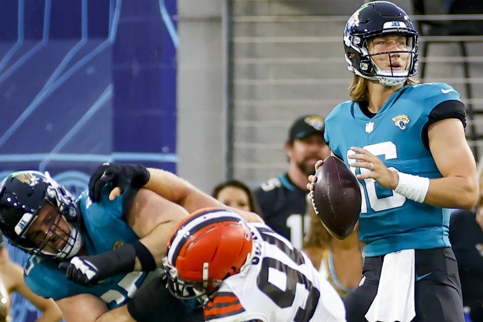 Browns take full advantage of a poor showing by NFL newcomers Lawrence and Meyer