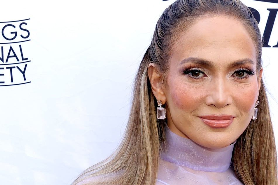 Jennifer Lopez set to star in movie adaptation of best-selling thriller!