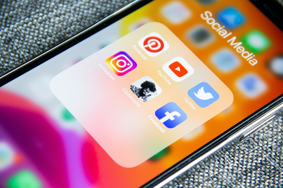 Surgeon General calls for tobacco-style warnings on social media