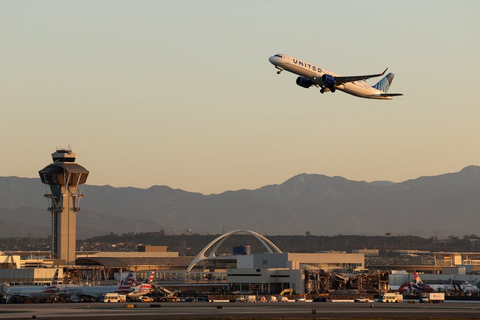 The Trump administration has tapped thousands of video gamers to train as air traffic controllers amid an industry crisis.