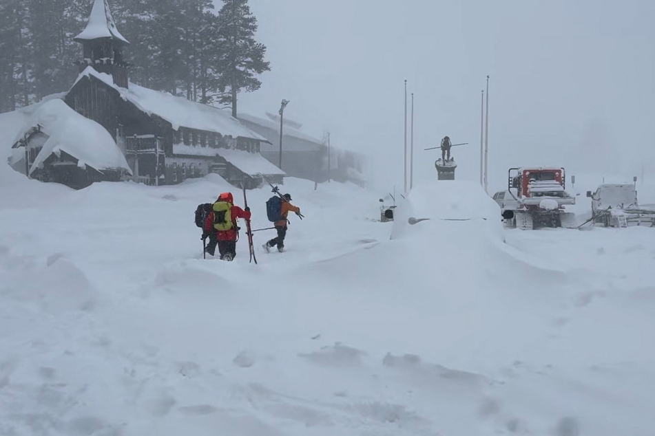 Ten skiers missing in California avalanche as frantic search underway