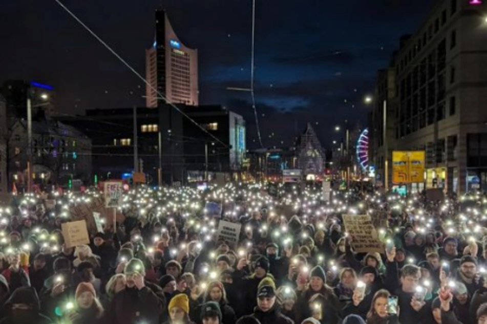 Hundreds of thousands take to the streets against the far-right in Germany