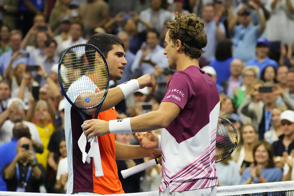 Carlos Alcaraz and Casper Ruud hug after their match in the men's singles final.