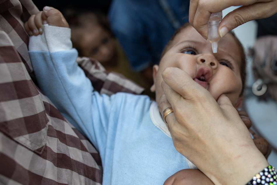 The polio immunization campaign in the Gaza Strip is on track, the United Nations said in New York on Monday.