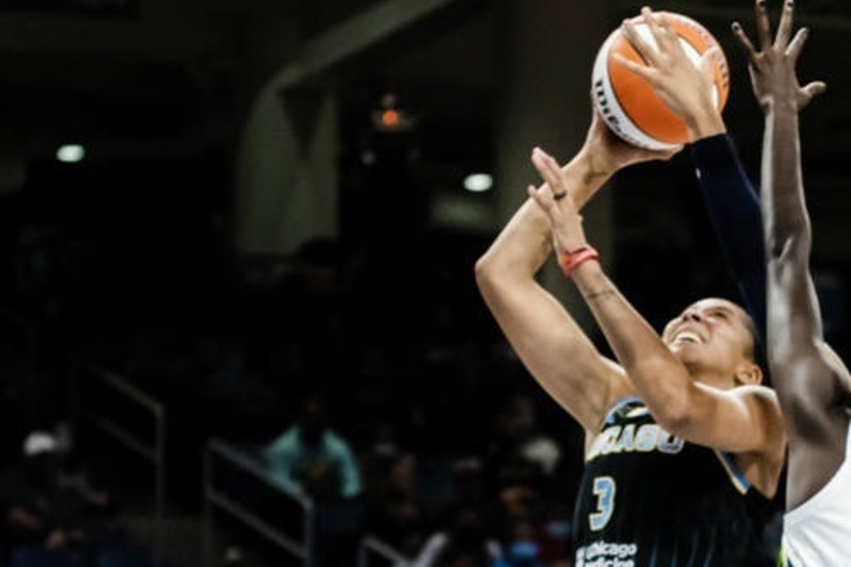 WNBA Finals: Chicago soars over Phoenix as the Sky gets a big game one win