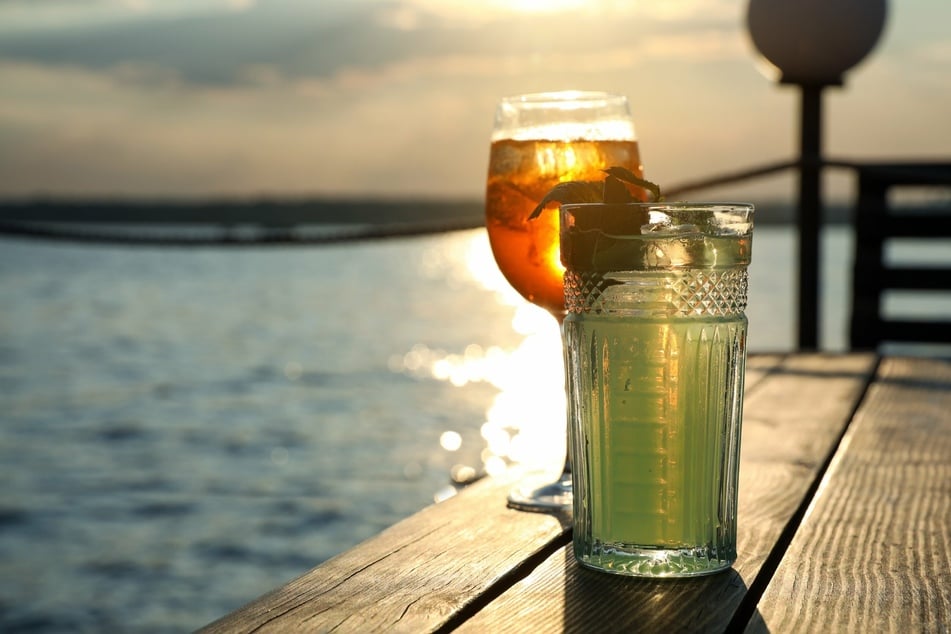 What's the boozy beverage of the summer for your star sign?