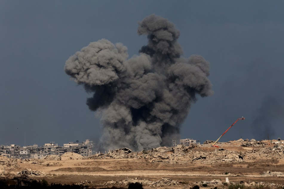 Trump administration to deploy hundreds of US troops to "oversee" Gaza ceasefire