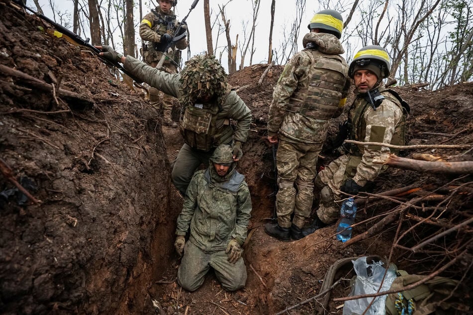 Ukraine reports more gains in Bakhmut "against all odds"