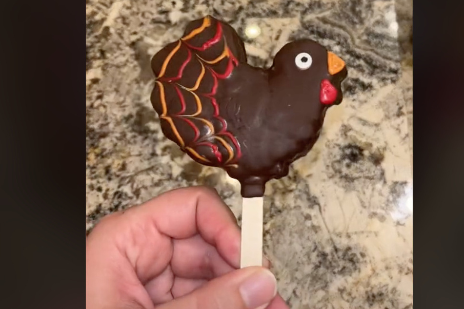 TikToker @seasonallysweet shows off a unique spin on the classic Rice Krispie treat that is fun for kids and adults to make.