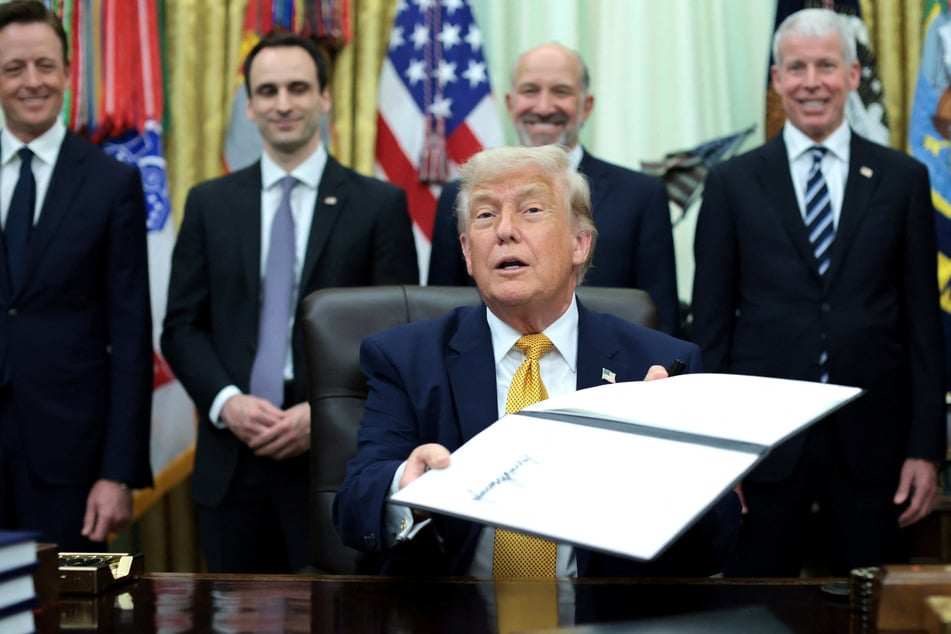 Trump signs executive orders to boost quantum computing