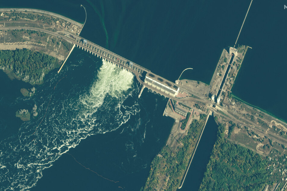 Ukraine war: Zelensky warns retreating Russian forces plan to blow up huge dam