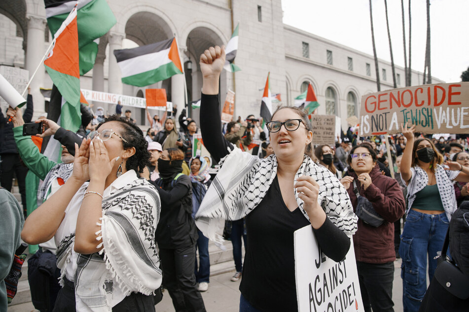 Former LA deputy mayor takes plea deal over fake bomb threat blamed on pro-Palestine protesters
