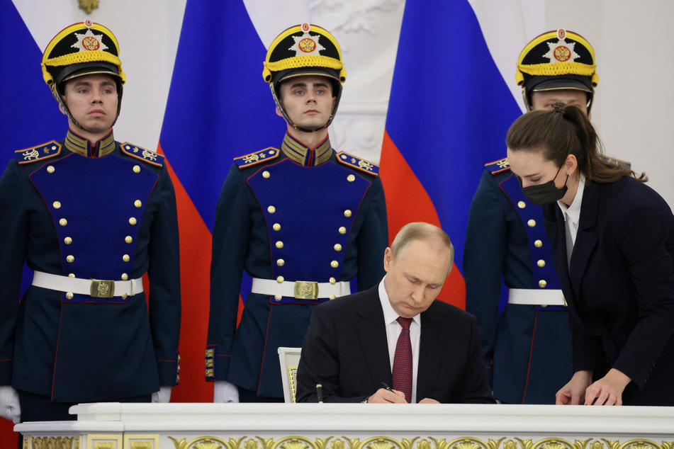 Ukraine war: Putin announces annexation of Ukrainian regions as Zelensky makes NATO move