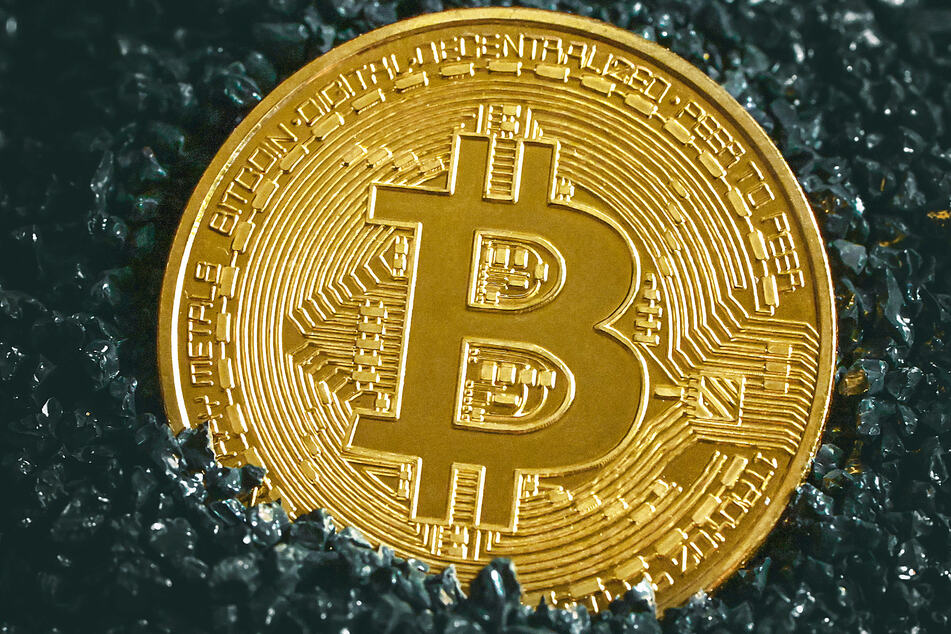 Bitcoin miners sell off millions worth of mining rigs to stay warm this crypto winter