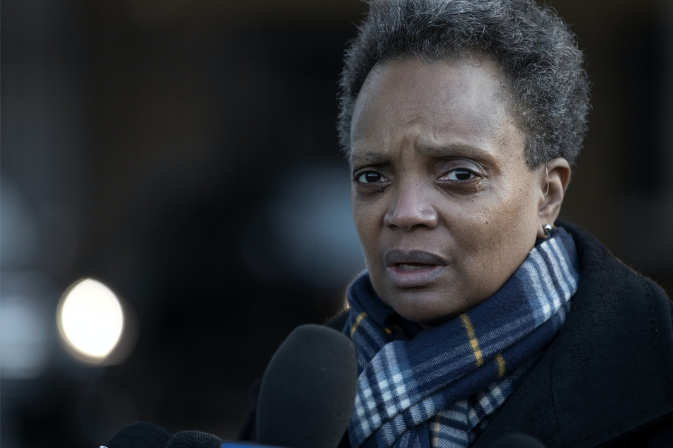 Police raid wrong home and handcuff naked woman, Chicago mayor denies prior knowledge