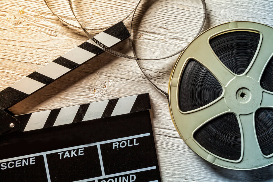 Warner Bros to stream 2021 films online, alongside cinemas