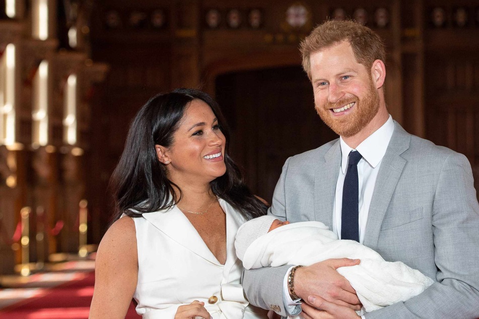 The Queen and the royal family react to Harry and Meghan's big baby news