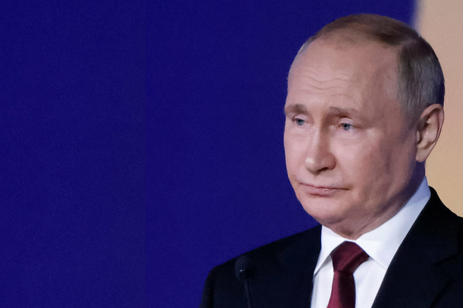 Putin says seeing G7 leaders naked would have been "disgusting"