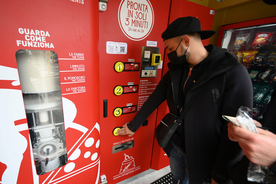 You want a-pizza this? Italians react to pop-up pizza vending machines