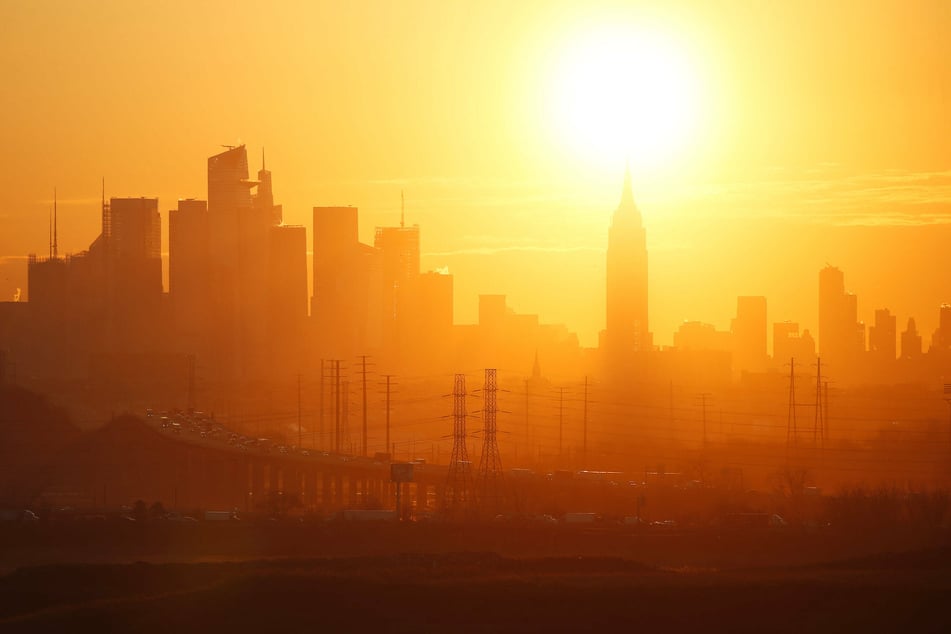New Yorkers face scorching temperatures as NWS issues heat advisory