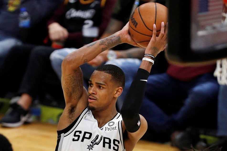 Spurs guard Dejounte Murray led all scorers with 27 points against the Jazz.