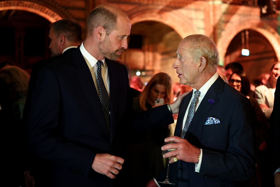 Prince William (l.) will one day succeed his father Charles as king.