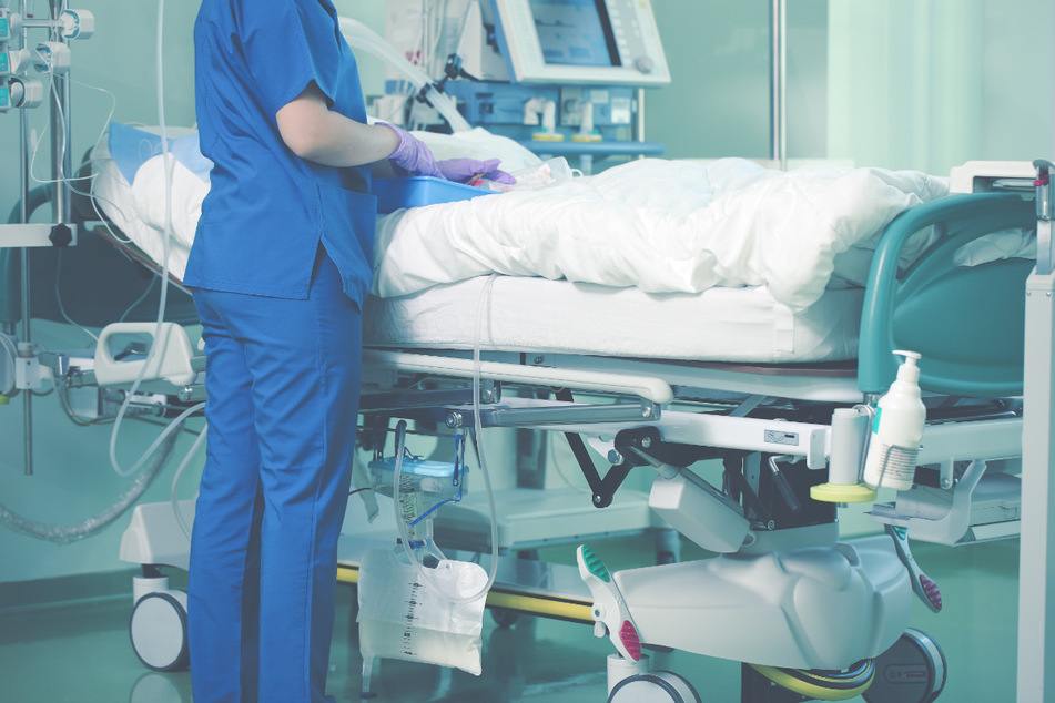 Teenager wakes up from 10-month coma with no knowledge of the pandemic
