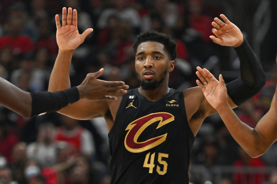 76ers fall to the Spurs despite Embiid's 40-point haul as Mitchell achieves Cavaliers greatness