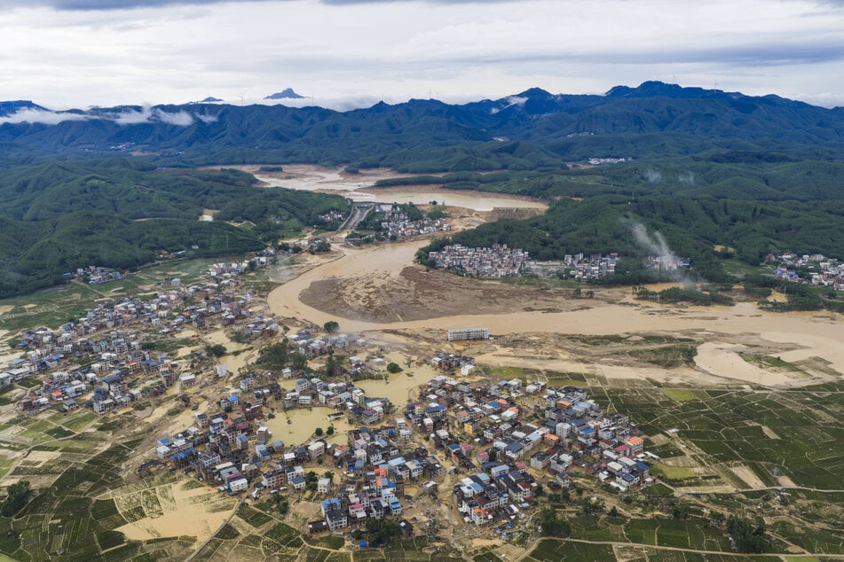China evacuates 20,000 people as Typhoon Noul nears