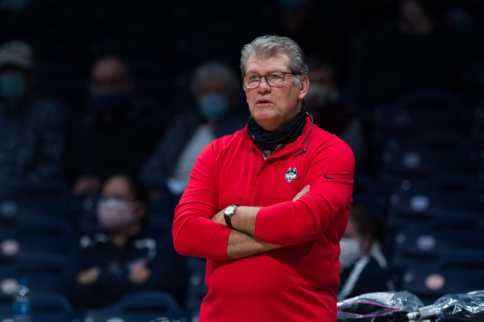 UConn Huskies head coach Geno Auriemma