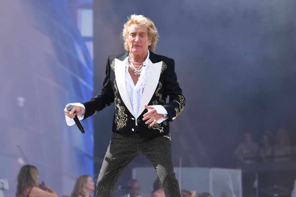 Rod Stewart was recently battling an upper respiratory infection and laryngitis.