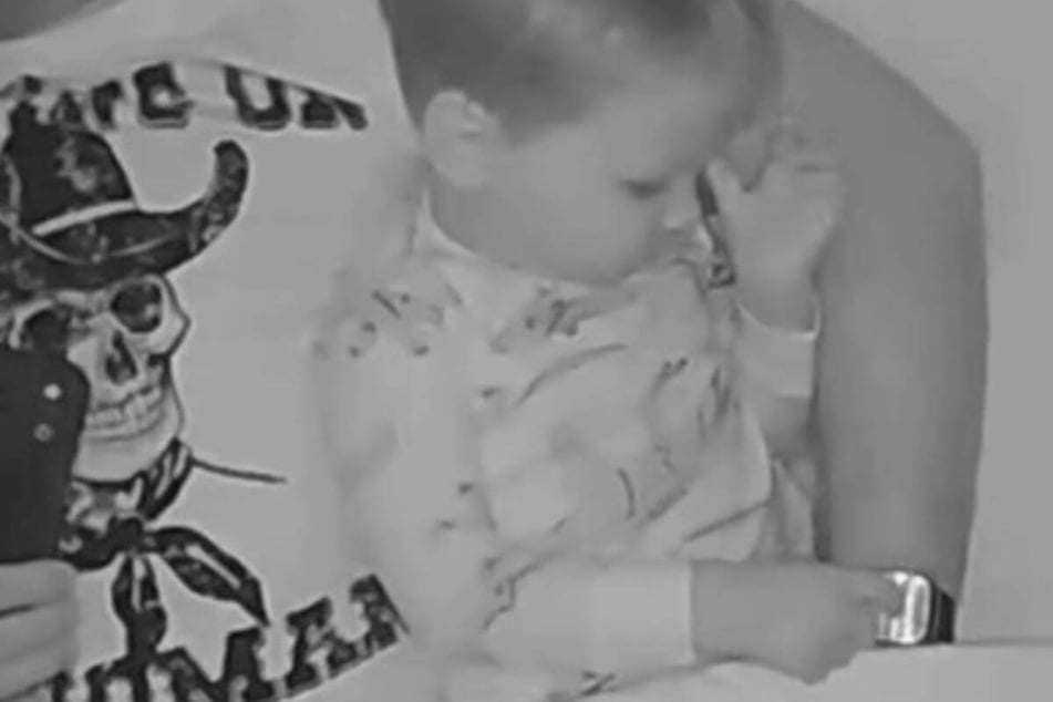 Toddler's bedtime with dad is a hysterical fail in viral video!
