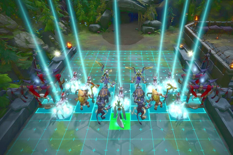 The Legion TD 2 tutorial explains placing units on a grid between rounds, upgrading units, buying units, and more are explained in detail.