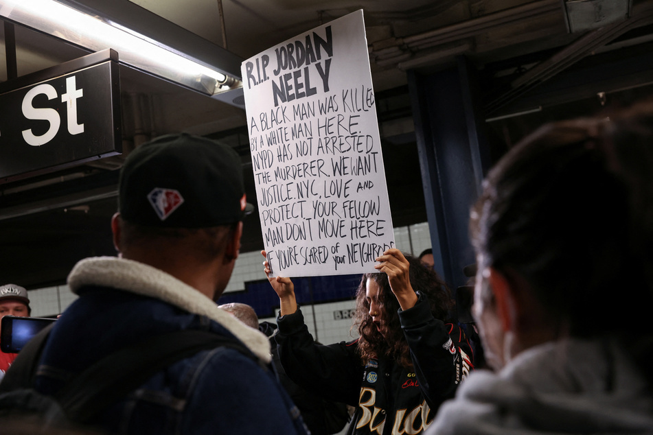 Ex-Marine chokes Michael Jackson impersonator to death on NYC subway