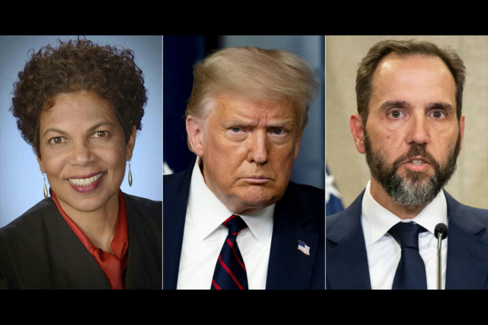 Judge Tanya Chutkan (l.) imposed a gag order on former president Donald Trump (c.) in a 2020 election interference trial, with prosecution led by special counsel Jack Smith.