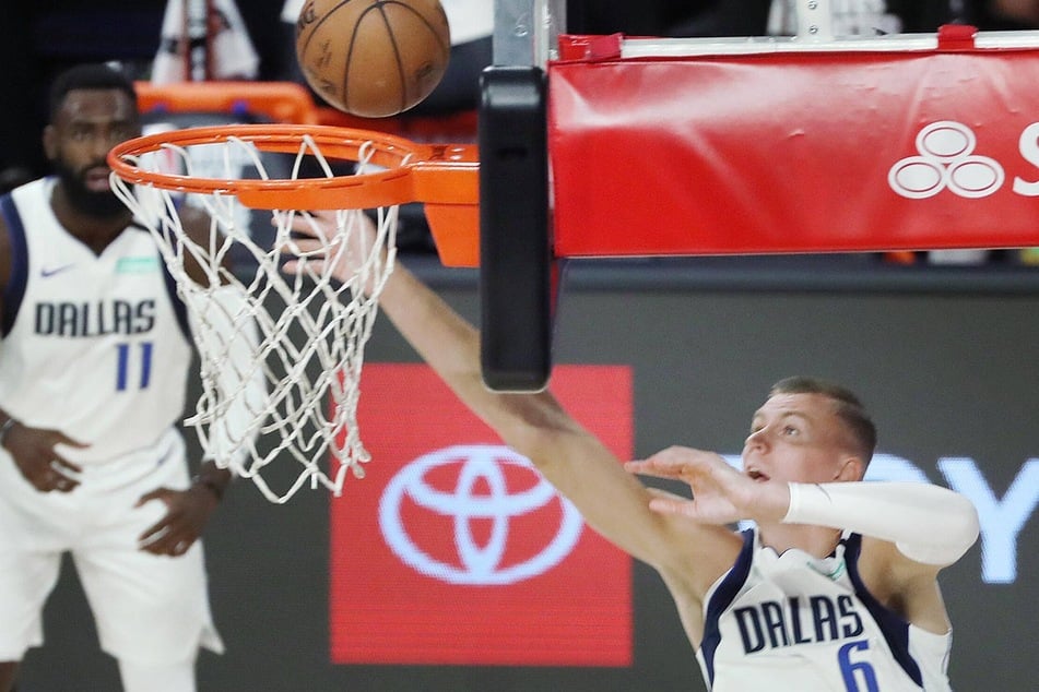 Mavericks center Kristaps Porzingis scored a team-high 29 points on Monday night.