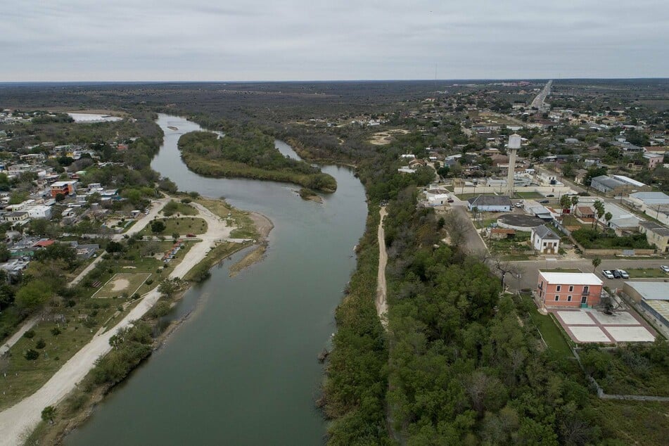 Nineteen burnt bodies found near US border in Mexico
