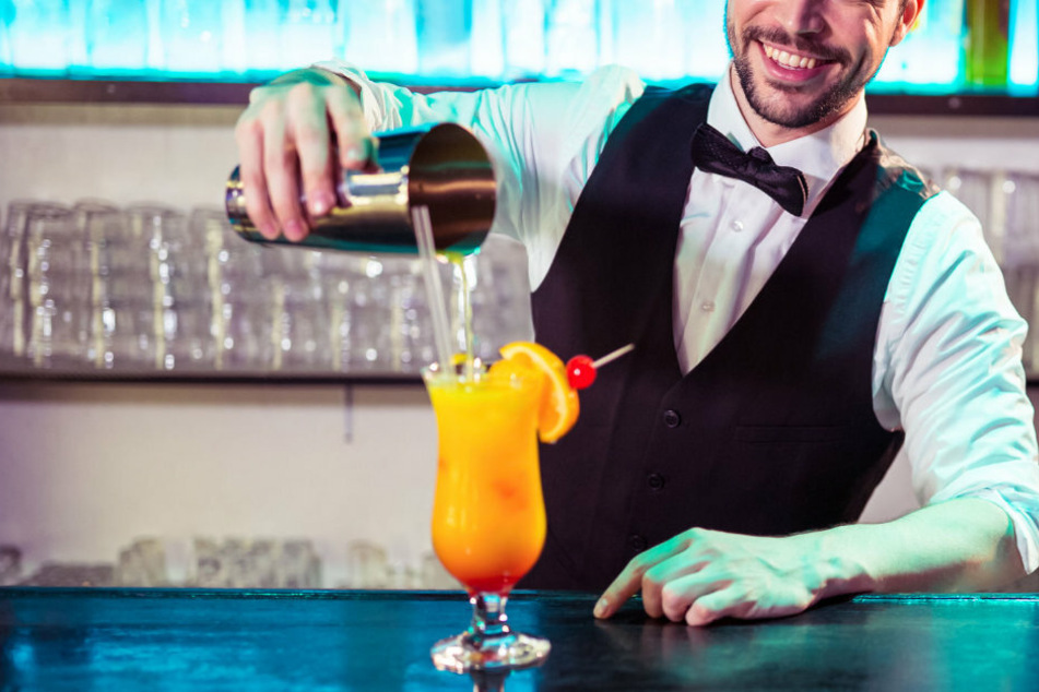 Bartenders spill the te(quil)a: these are the funniest stories of kids trying to buy alcohol