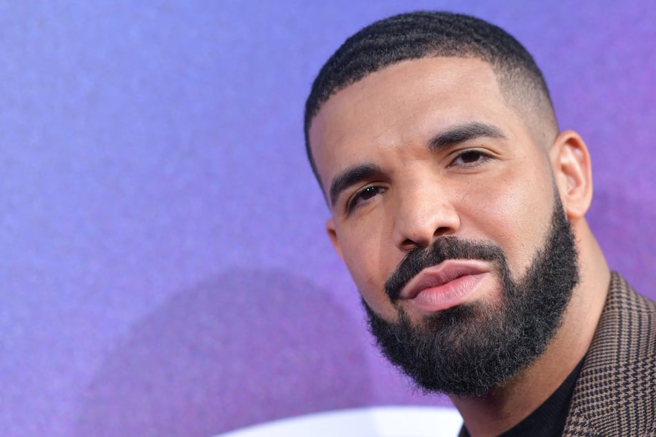 Drake shocks fans and reignites rap beefs with surprise triple album drop!
